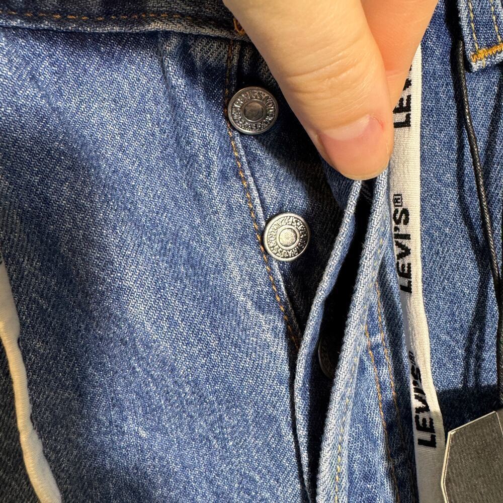 NWT Levi's 501 Shorts - Picture 3 of 8
